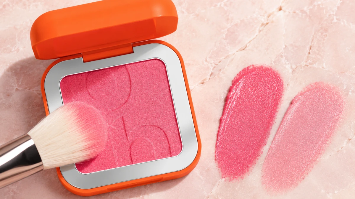 Кораллово-абрикосовый цвет и зеркальное сияние POPPY HEAD Bouncelight Cheekup