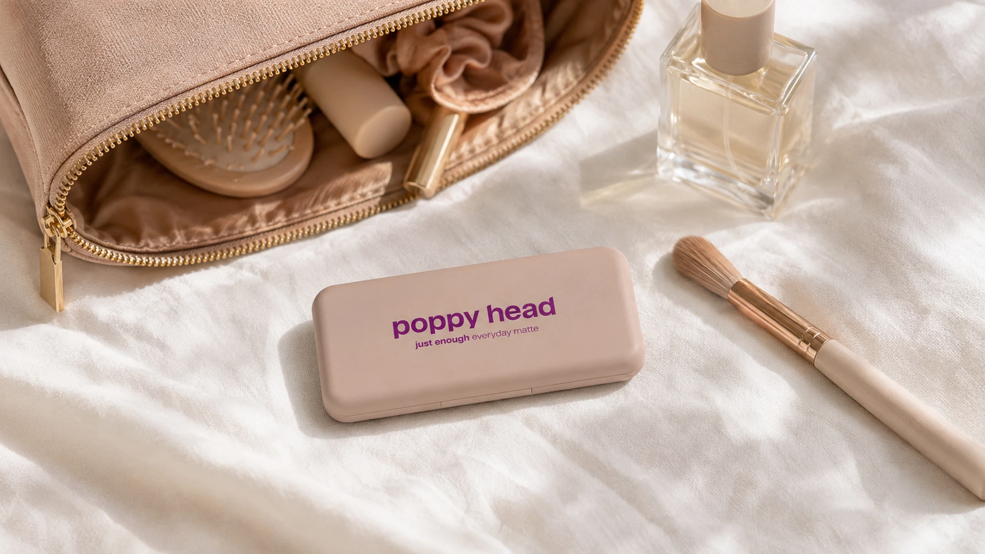 Нанесение теней из палетки Poppy Head Just Enough.