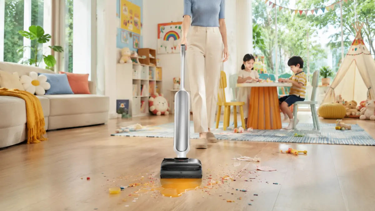 Mycí vysavač Xiaomi Mijia čistí rozlitou tekutinu a drobky v obývacím pokoji