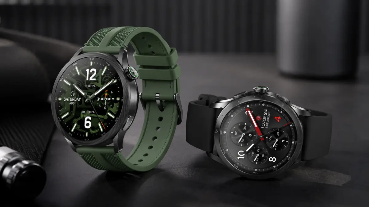 Зеленые и черные Xiaomi Watch S5 46 mm на темной поверхности