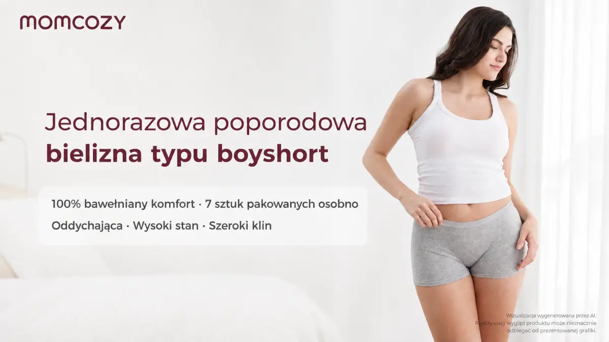 Женщина в белом топе и серых трусах типа boyshort стоит в светлой спальне.